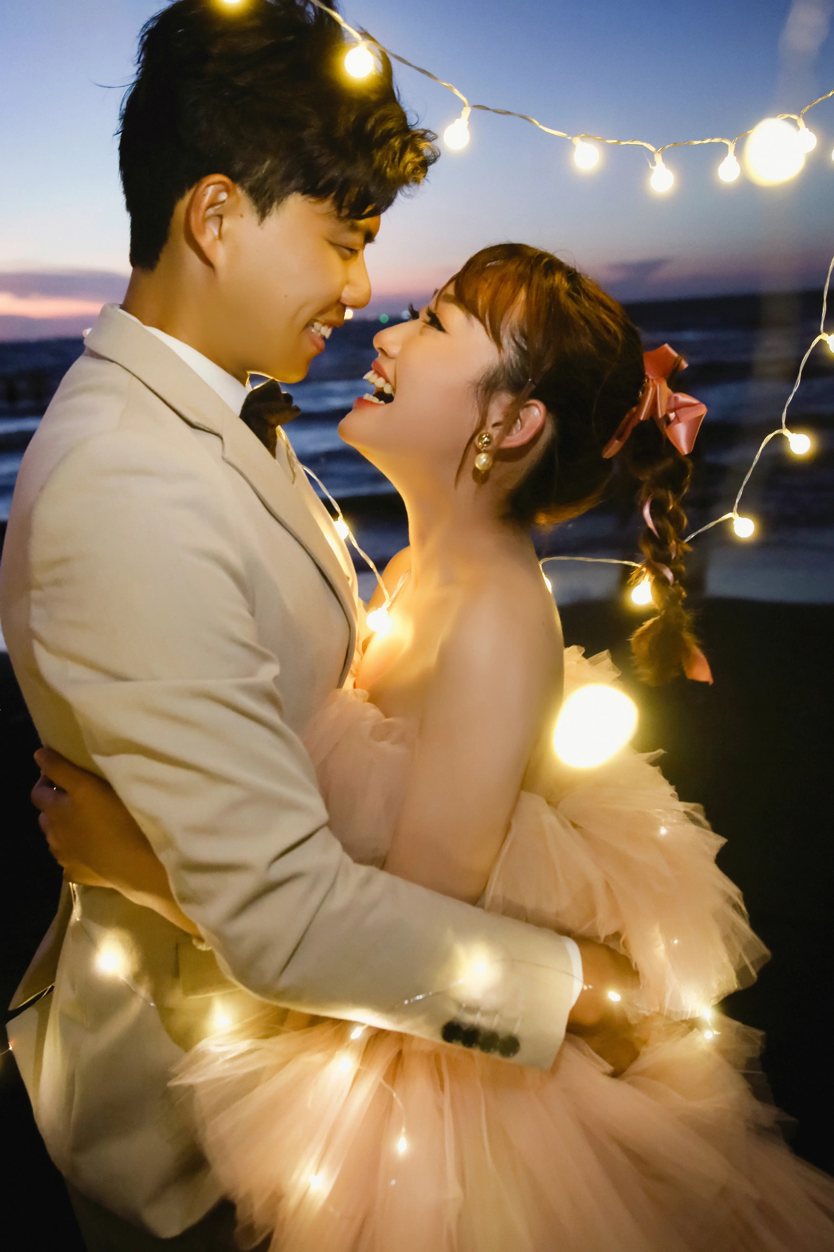 高雄婚紗攝影，夜景婚紗照展現新人浪漫互動與唯美氛圍