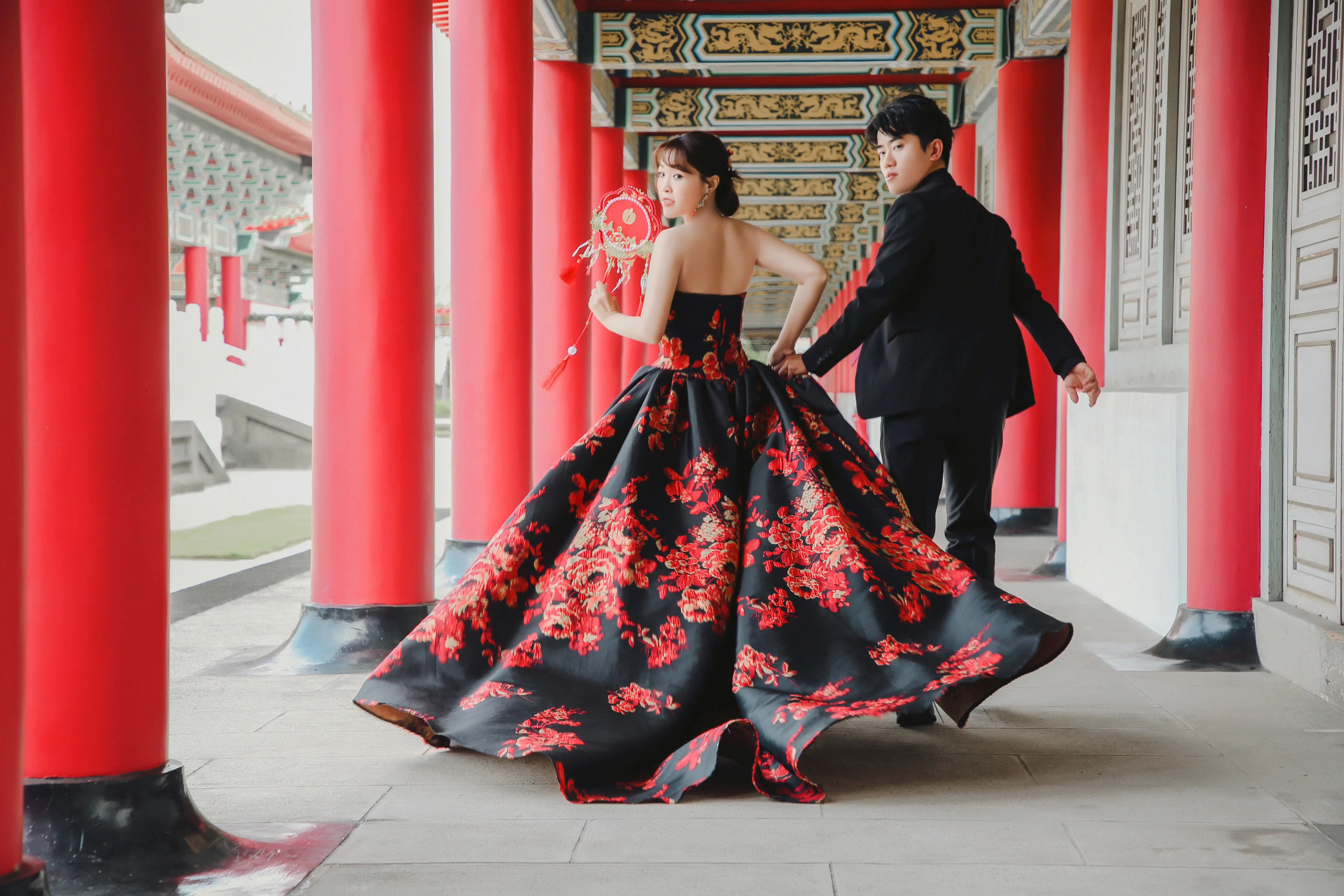 高雄中式婚紗攝影，黑紅禮服婚紗照，展現東方美學