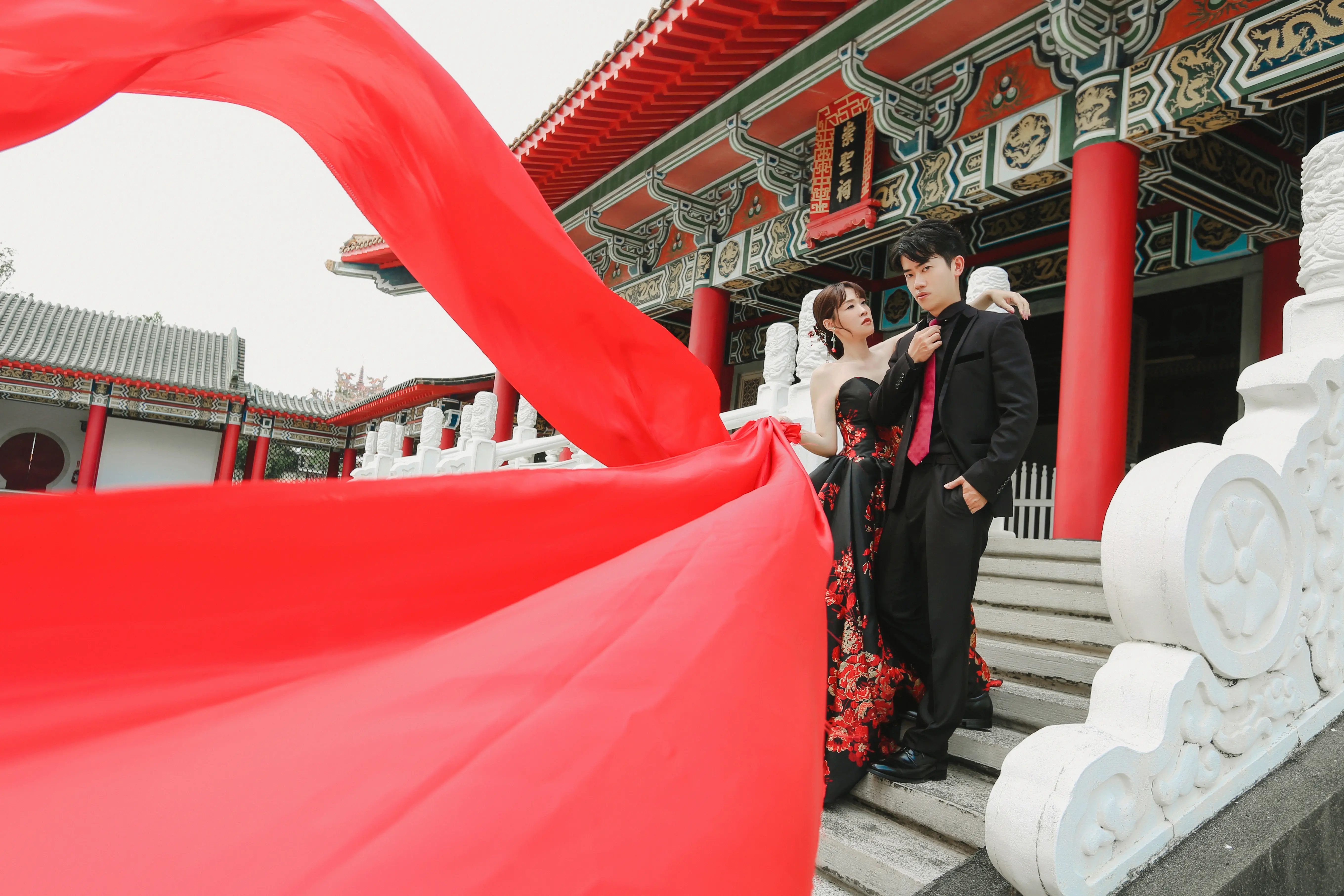 高雄建築婚紗攝影，現代建築婚紗照，打造設計感畫面